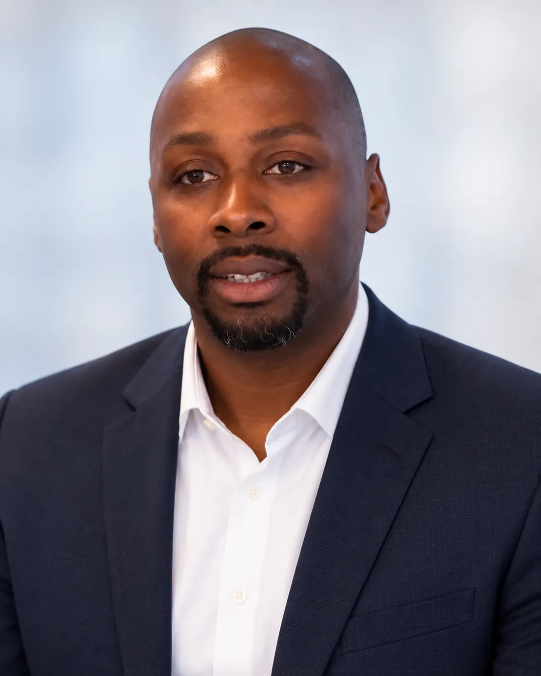 Portrait de Julien Mankuka Vualala, dirigeant de Lethis Assurances